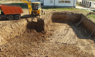 Рытье котлованов под фундамент в Озерске – цена от 2613 руб. за м3 | 2Землекопа-Озр