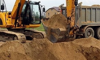 Выкопать яму экскаватором в Озерске от 941 руб. - 2Землекопа-Озр