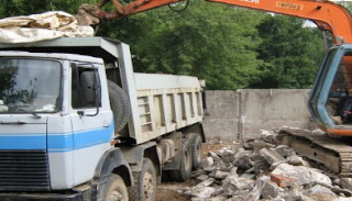 Вывоз строительного мусора с участка в Озерске недорого от 1568 руб. | 2Землекопа-Озр
